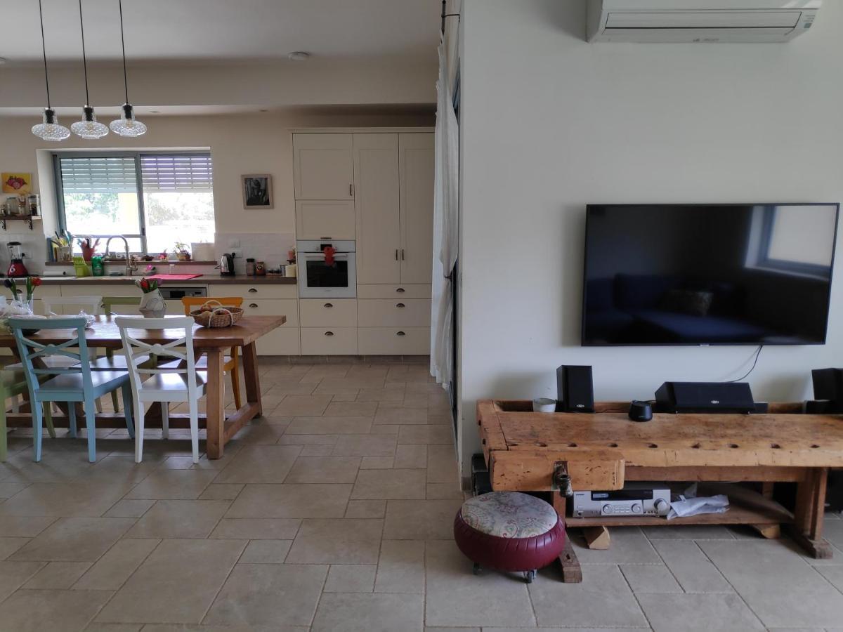 Villa By The River Facing The Hermon In 다프나 외부 사진